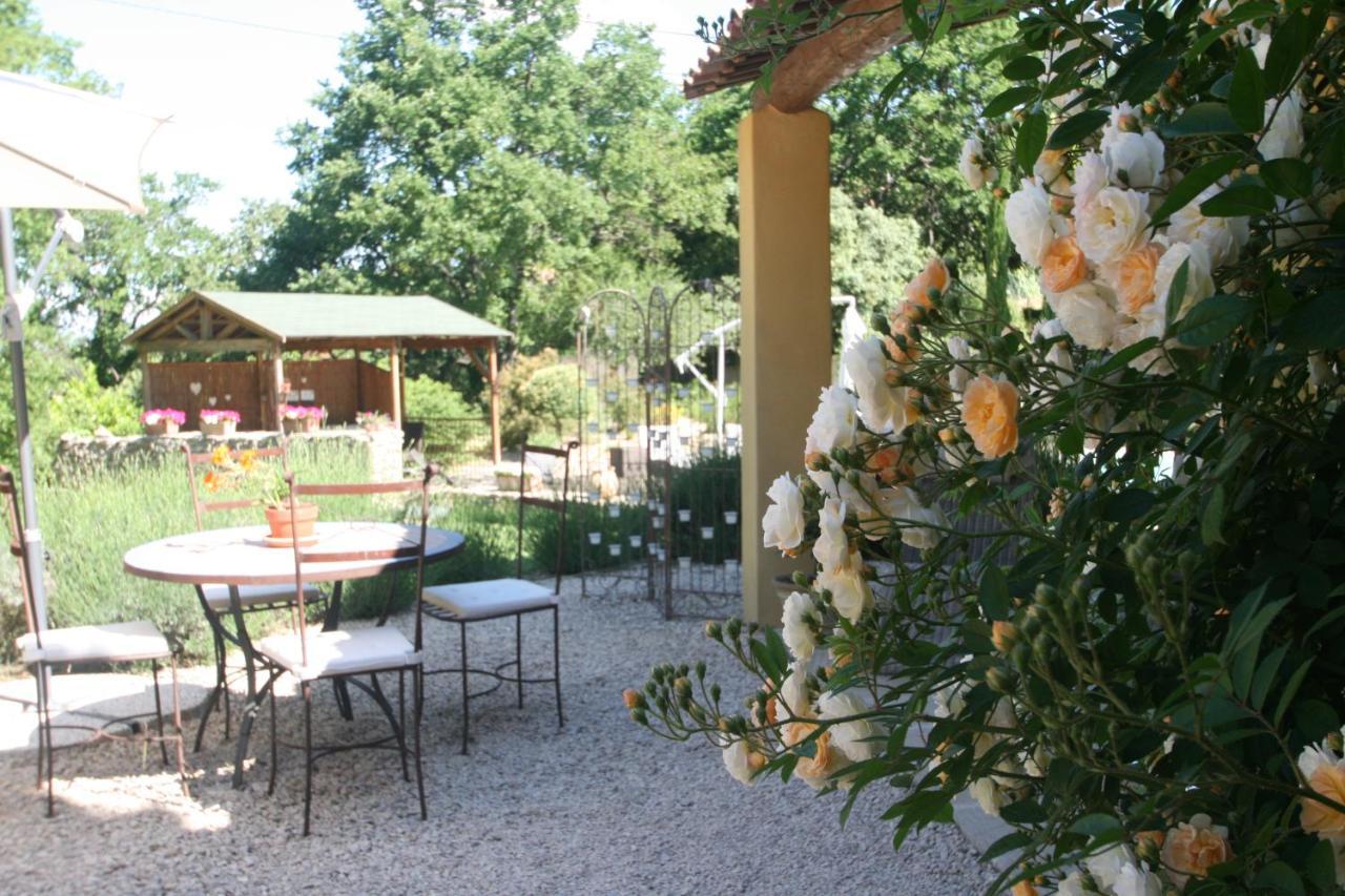 Le Mas Des Pierres Blanches Bed & Breakfast Venasque Dış mekan fotoğraf