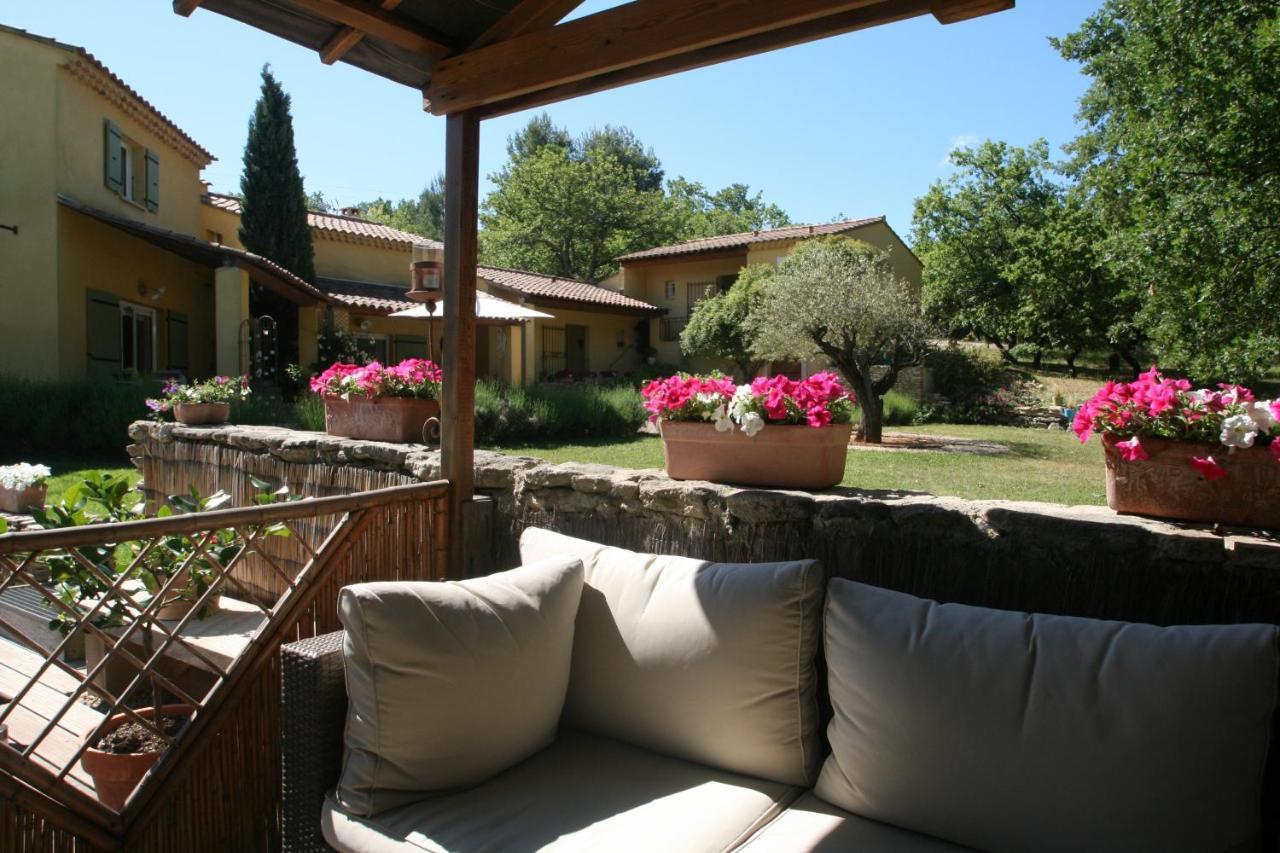 Le Mas Des Pierres Blanches Bed & Breakfast Venasque Dış mekan fotoğraf