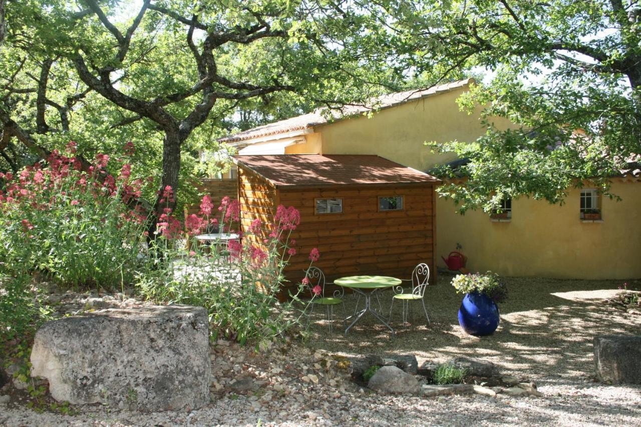 Le Mas Des Pierres Blanches Bed & Breakfast Venasque Dış mekan fotoğraf